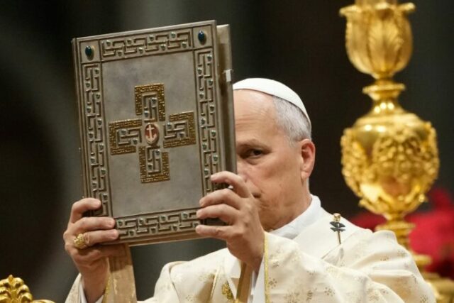 553845_papez lev xiv. pocas vianocnej omse v bazilike sv. petra vo vatikane 676x451.jpg