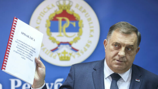 553863_bosnia_srebrenica_un_47665 scaled 1 676x450.jpg