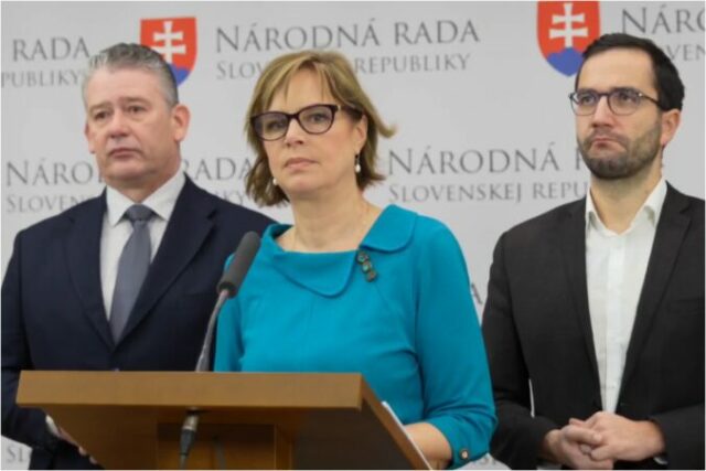 554743_titulka hs 676x451.jpg