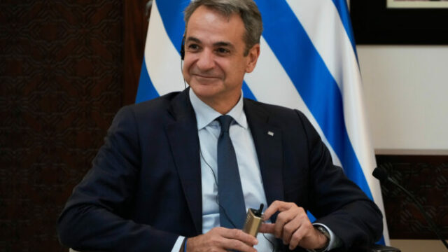 554923_palestinians_greece_97111 676x451.jpg