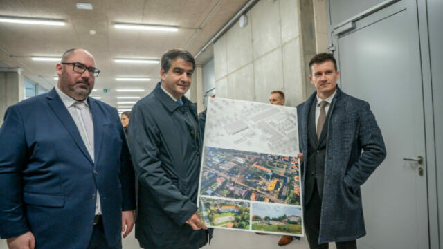 555292_633912015_1292760169566503_4126920506297602442_n 676x450.jpg