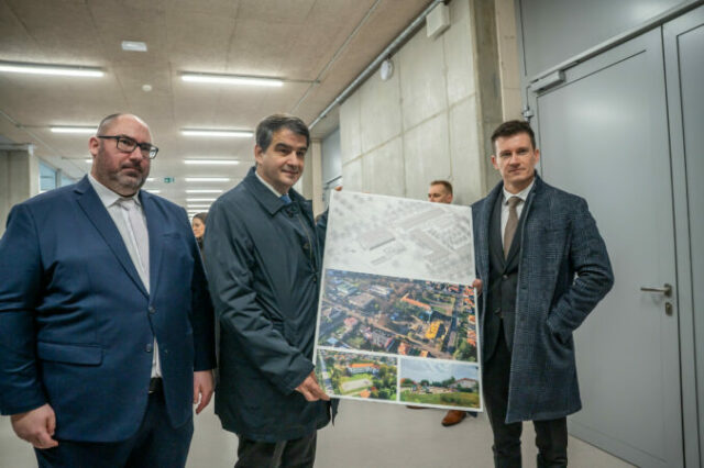 555292_633912015_1292760169566503_4126920506297602442_n 676x450.jpg