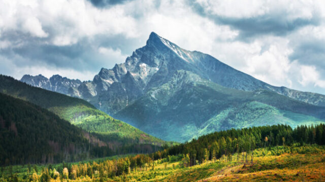 555319_vysoke tatry krivan 676x449.jpg