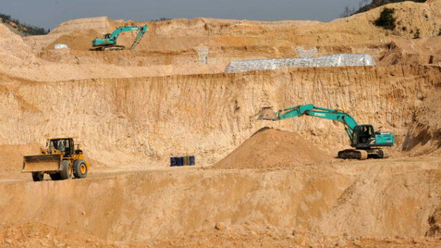 559289_china_rare_earths_63907 676x451.jpg