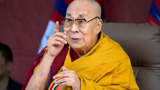 560567_dalajlama 676x451.jpg