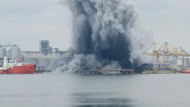 560962_romania_port_drone_blast_67254 676x450.jpg
