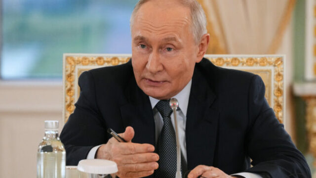 561011_russia_putin_95143 676x451.jpg
