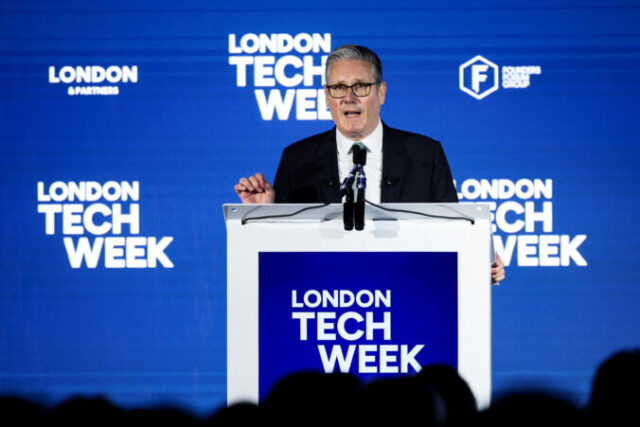 561153_britain_london_tech_week_43712 676x451.jpg