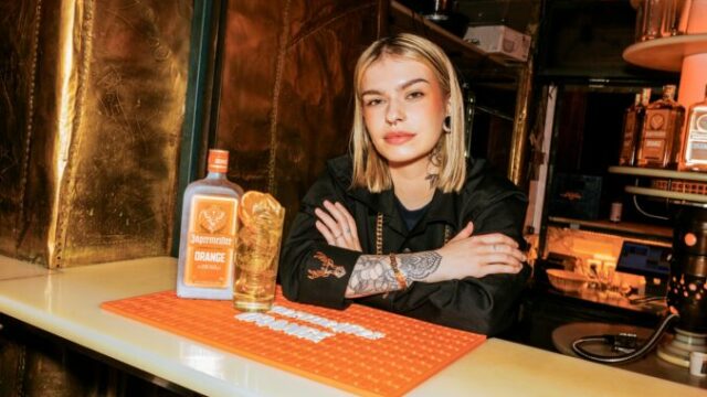561247_uvodna fotka_drink zlatokopka a barmanka nikol tomiskova_ucastnicka programu jagermeister scholarship 676x450.jpg