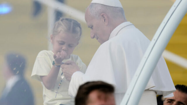 561303_spain_pope__95_ 676x451.jpg