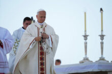 561591_spain_pope_474_7 676x451.jpg