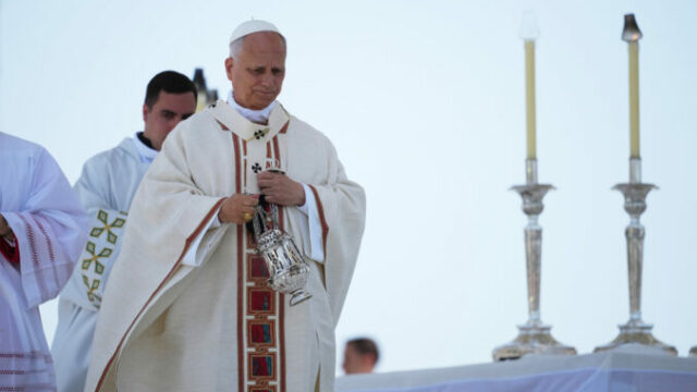 561591_spain_pope_474_7 676x451.jpg