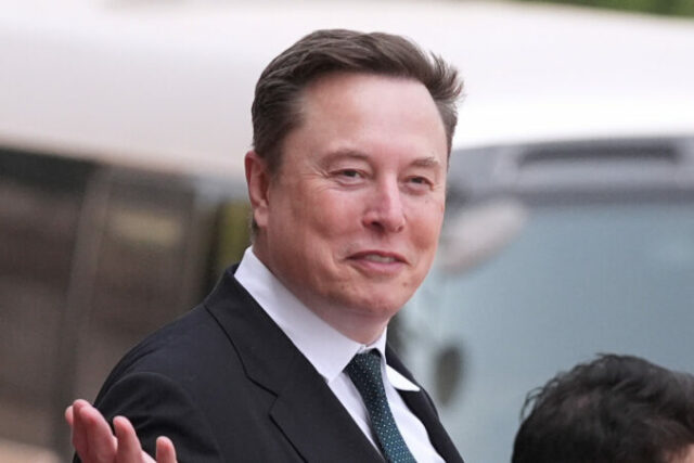 561600_ceo_pay_43247 676x451.jpg