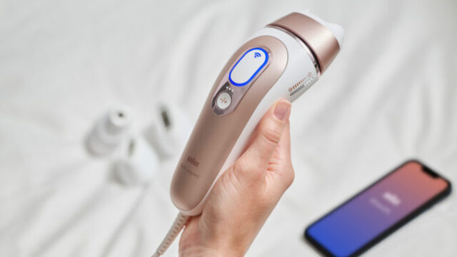 561798_bed_pl7_hand_head_phone_0171 676x451.jpg