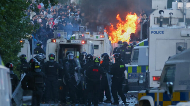 561929_britain_northern_ireland_stabbing_protests_47787 676x451.jpg