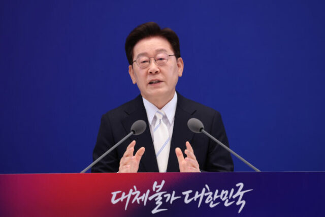 562097_south_korea_politics_5_332 676x451.jpg