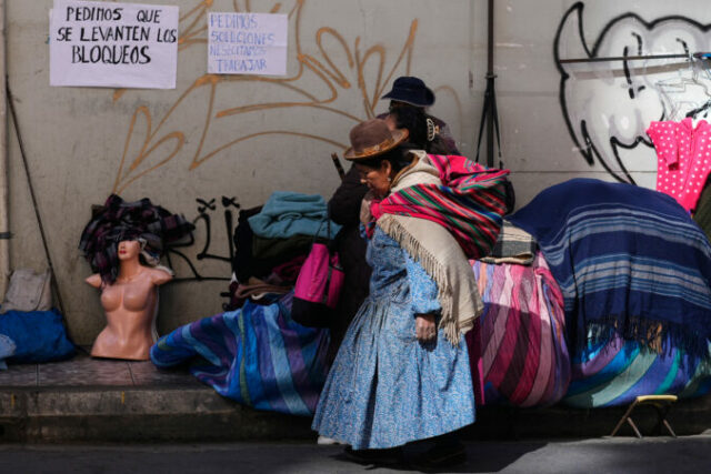 562236_bolivia_protest_91529 676x451.jpg