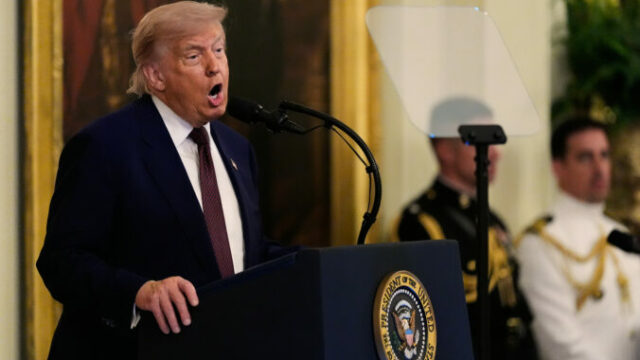 562240_trump_medal_of_honor__471 676x451.jpg