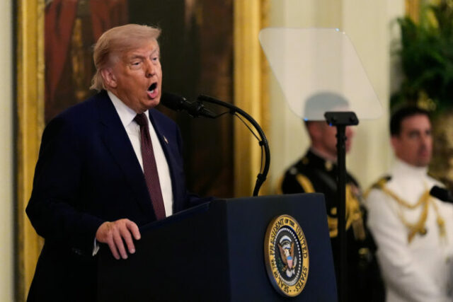 562240_trump_medal_of_honor__471 676x451.jpg