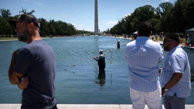 562258_lincoln_memorial_reflecting_pool_52612 676x451.jpg