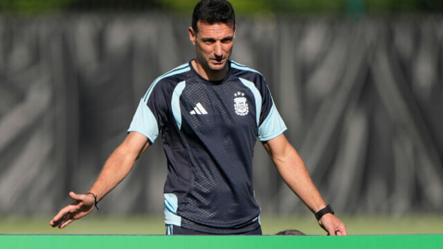 562320_argentina_wcup_soccer_3_51_ 676x451.jpg