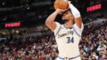 562444_bucks_bulls_basketball_18726.jpg