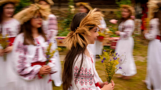 562585_romania_summer_solstice_25614 676x451.jpg