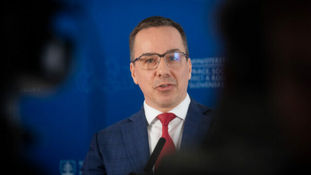 562665_erik tomas mnister prace socialnych veci a rodiny 676x451.jpg