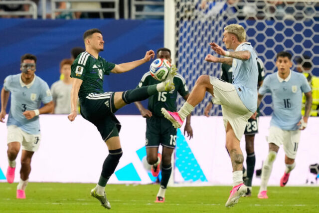 562928_uruguay_saudi_arabia_wcup_soccer_63_24 676x451.jpg