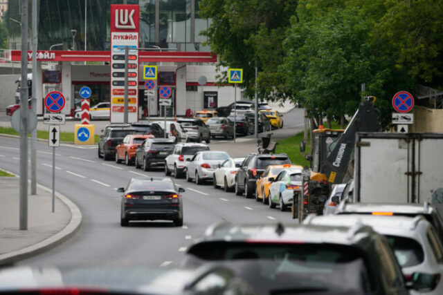 562954_russia_fuel_shortages_71956 676x451.jpg