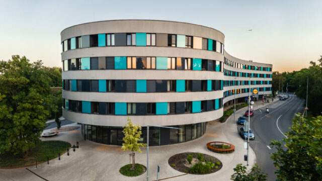563135_atrium_02 676x507.jpg