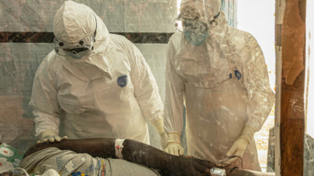 563222_ebola_dispatch_23175 676x451.jpg