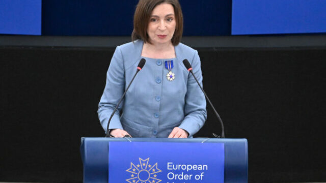 563254_france_eu_order_of_merit_prize_79918 676x451.jpg