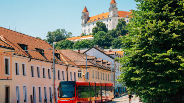 563256_mhd bratislava elektricka 676x451.jpg