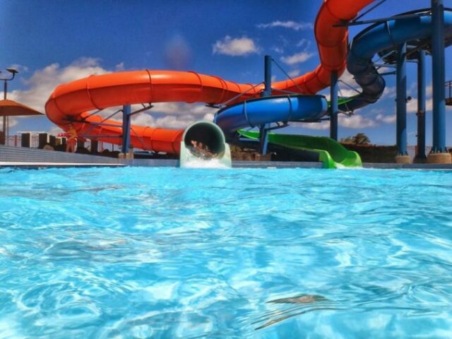 563315_waterslide 398249_1280 e1523277164422 676x507.jpg