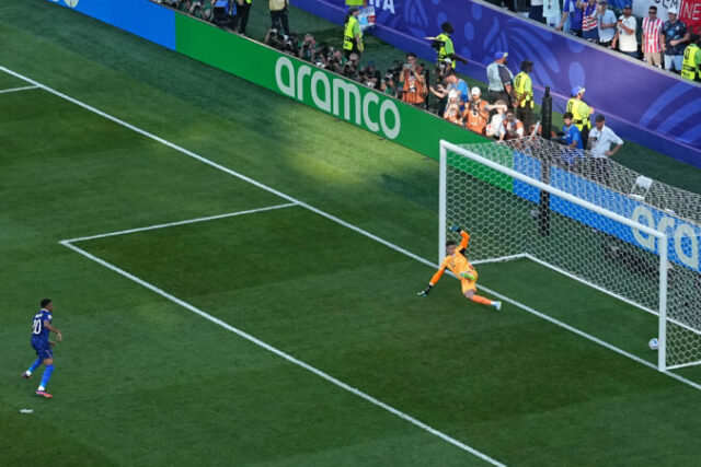 563386_aptopix_paraguay_france_wcup_soccer_9_165 676x451.jpg
