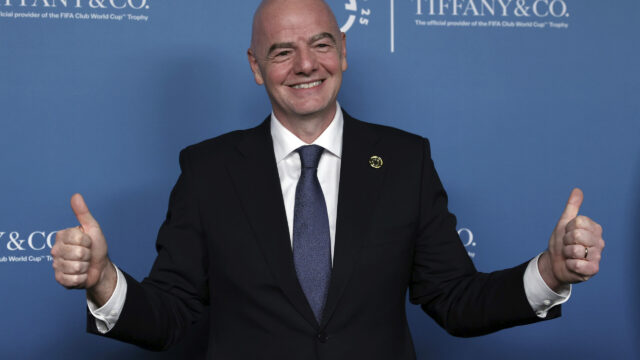563883_fifa_trophy_tour_soccer_35943 scaled 1.jpg