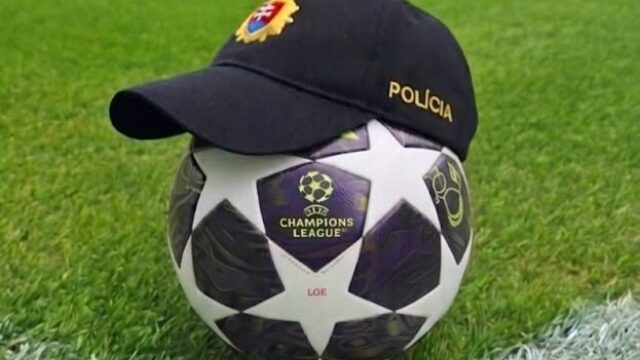 563997_policia futbal2.jpg