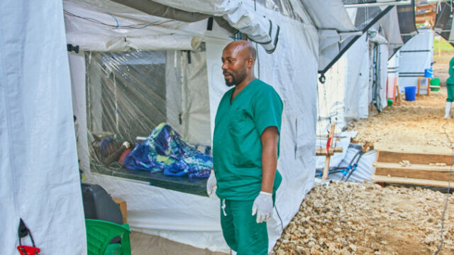 564093_ebola_trials_82392 676x451 1.jpg