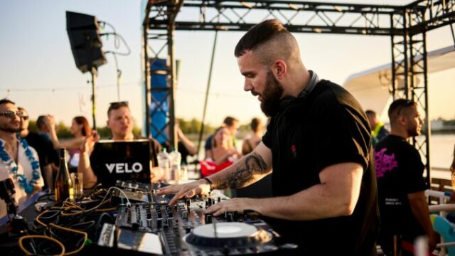 564335_velo_mybeat cruises 1 676x451 1.jpg
