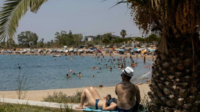564499_greece_extreme_weather_heat_526_ 676x451 1.jpg