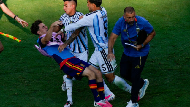 564542_argentina_spain_wcup_soccer_88_6_ 676x451 1.jpg