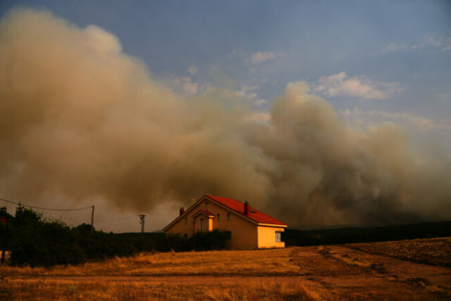 564778_spain_europe_wildfires_926_6 676x451 1.jpg