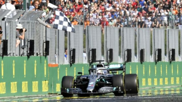 564835_lewis hamilton 676x415 1.jpg