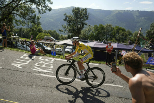 564943_aptopix_cycling_tour_de_france_92164 scaled 1 676x451 1.jpg