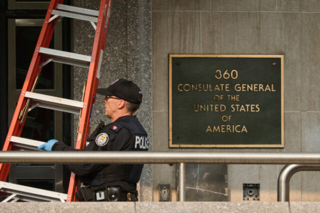 565092_canada_consulate_toronto_police_19_53 676x451 1.jpg