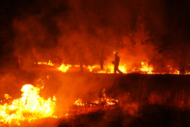 565142_aptopix_spain_wildfires_72994 676x451 1.jpg