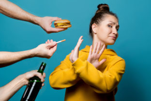 Zlozvyky damska jazda jedlo alkohol fajcenie