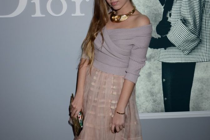Amber Le Bon na otvorení výstavy Christian Dior v Harrods