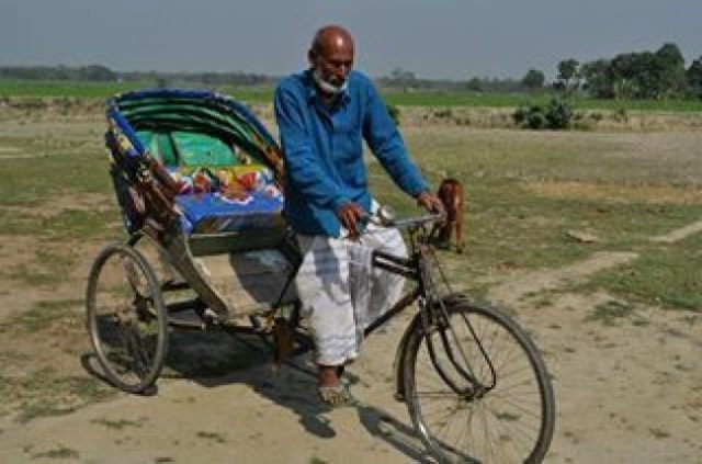 Bangladéšsky rikša založil zdraotné centrum pre chudobných